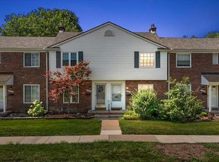 23104 Edsel Ford Ct, Saint Clair Shores, MI