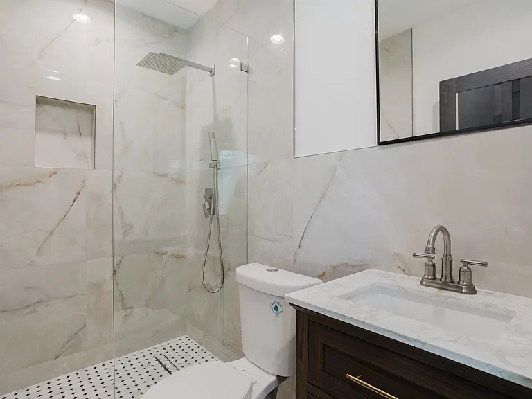 6550 Beeman Ave — Photo 26