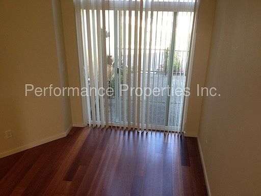 5th image of 633 NE 73rd Ave