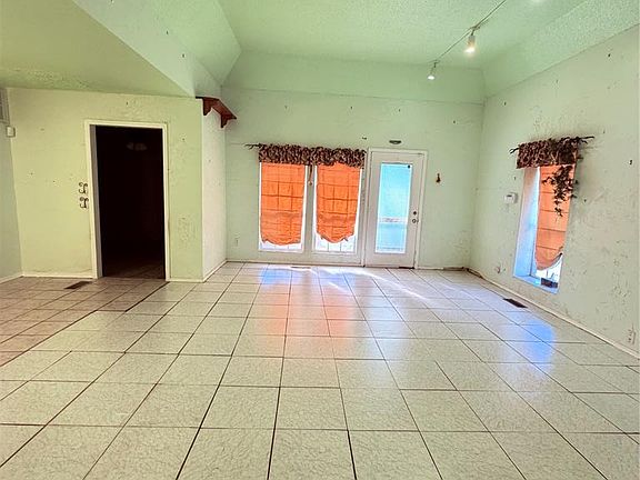 5th image of 4056 NW 36th St