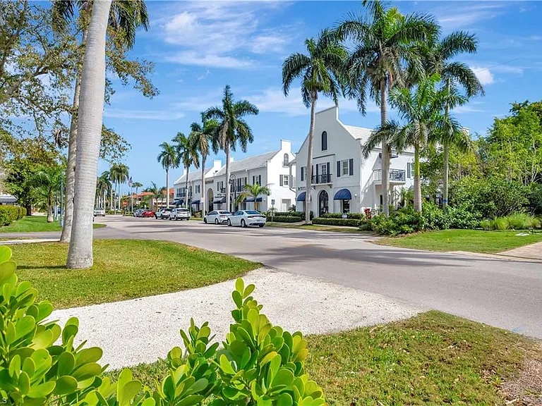 1375 Gordon Dr — Photo 30