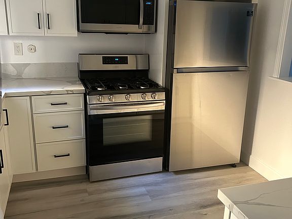 4th image of 18350 Hatteras St APT 184
