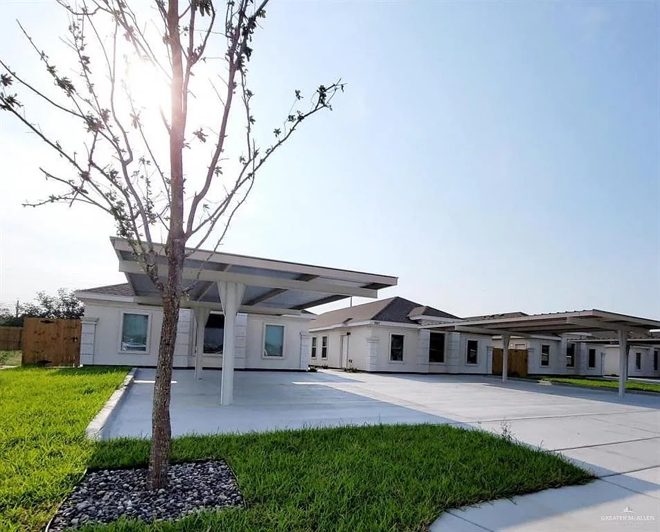 3 bed, 2.0 bath, $1,150 — Photo 1