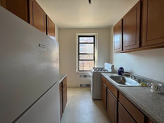 4th image of 67-70 Yellowstone Blvd #5J