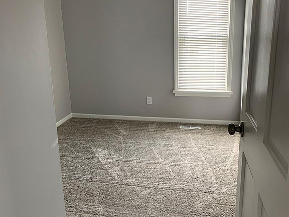 5th image of 913 Nafus St