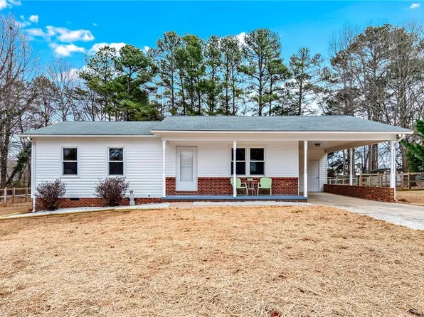 224 Kyle St, Yadkinville, NC 27055