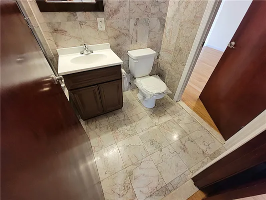 Rented by 18 REALTY | media 2