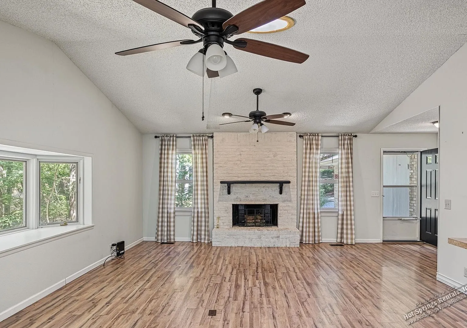 West Gate Area | Home | Unfurnished — Photo 4