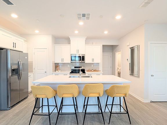 4th image of 5301 E Commerce Way Unit 67104