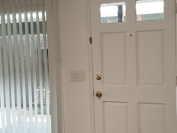 living room/entrance