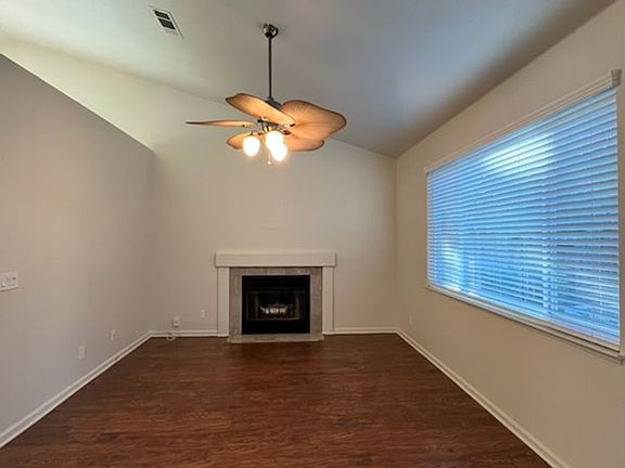 5th image of 654 Laurelwood Cir