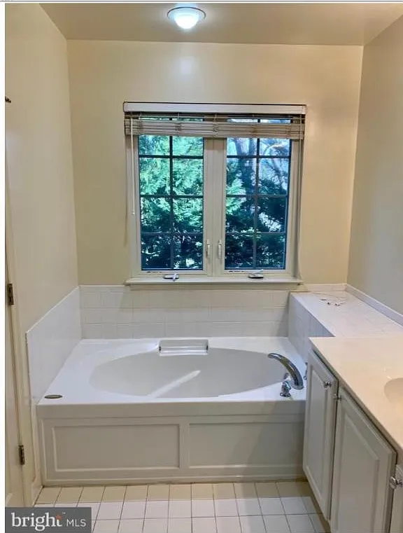 3 bed, 3.5 bath, 1908 sqft, $1,950 — Photo 4