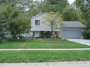 6104 Maplewood Rd, Mentor On The Lake, OH 44060