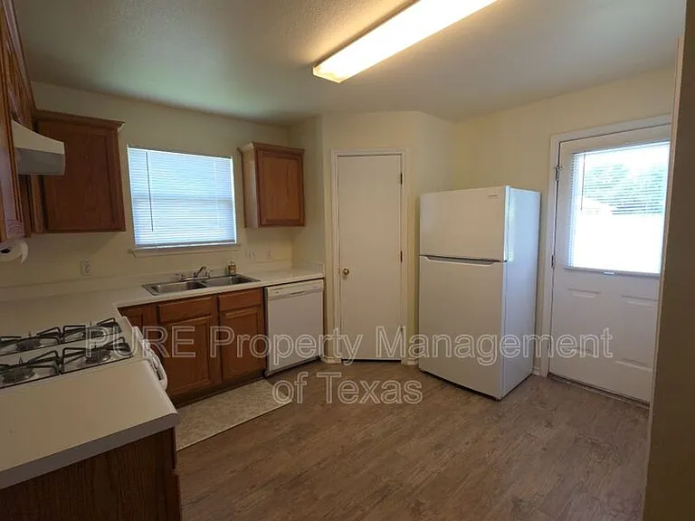 609 Losoya Ct — Photo 14