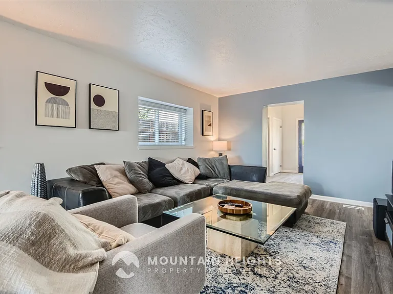 677 N Capitol St — Photo 3