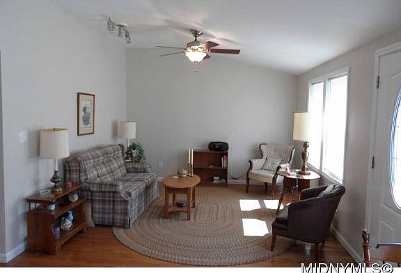 2nd image of 225 Winchester Dr