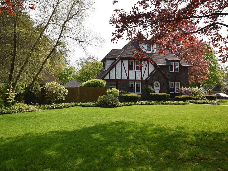 2nd image of 184 Dawes Ave