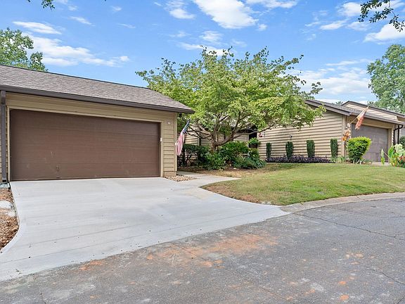 4th image of 325 Skylark Cir