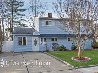 94 Woodcock Ln, Levittown, NY 11756