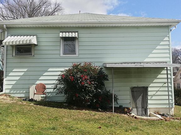 4th image of 1025 15th St SE