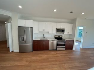 100 Thornton Rd #4, Chestnut Hill, MA 02467