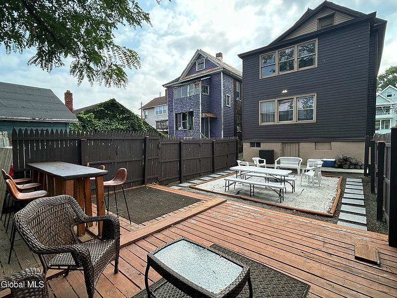 4th image of 1695 Foster Avenue