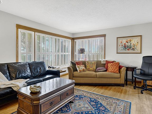 4th image of 110 NE 130th Pl