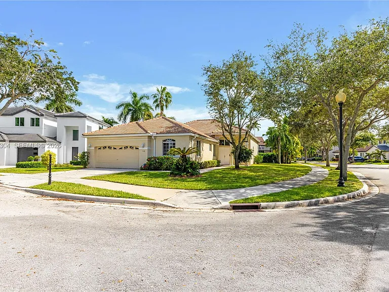 1102 Camellia Cir — Photo 24