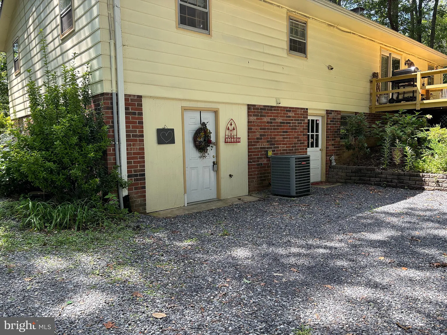 2 bed, 1.0 bath, 3136 sqft, $1,700 — Photo 1