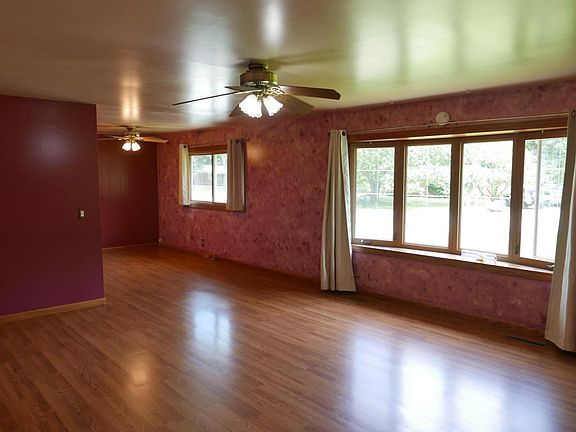 3rd image of 5363 Lindenwood St