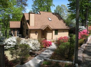 1057 Anchor Bend Dr, Huddleston, VA 24104