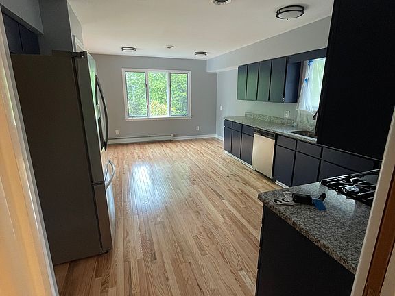 3rd image of 560 Cortland St #1