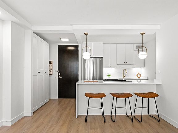 5th image of 535 N Michigan Ave APT 1016