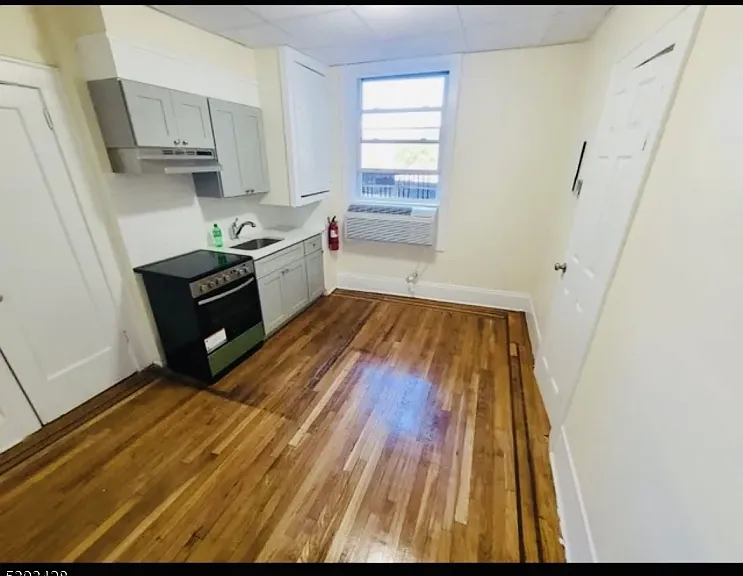 183A Speedwell Ave #2B — Photo 1