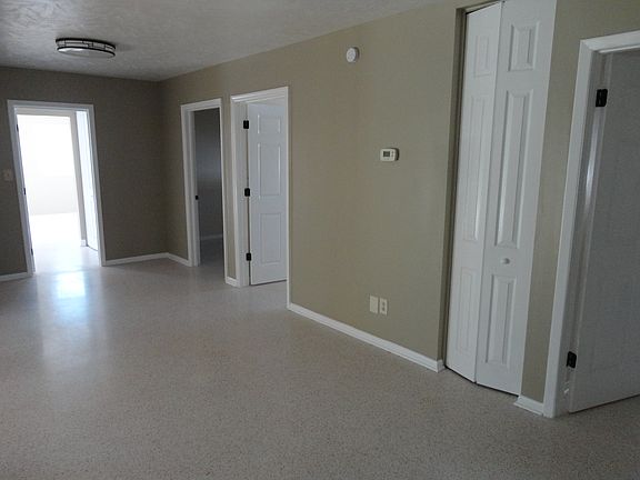 3rd image of 305 Tammy Dr