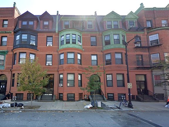 5th image of 585 Beacon St APT 3