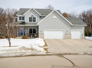 2700 Pinewood Ridge Dr SE, Rochester, MN 55904