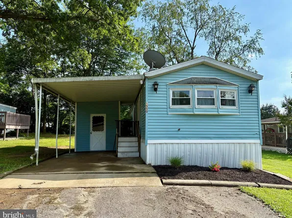 1550 Pin Oak Dr, Chambersburg, PA 17202