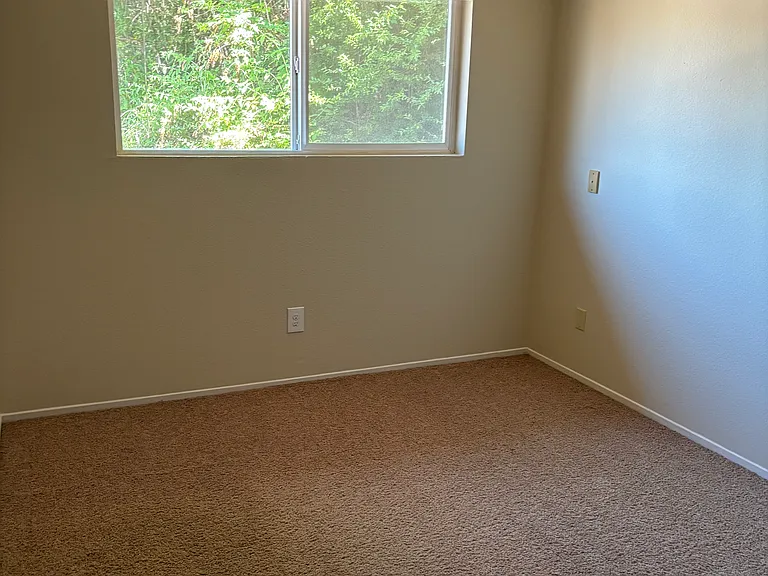 1634 S Kent Des Moines Rd #2 — Photo 3