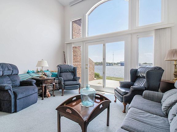 5th image of 54 Harbor Dr