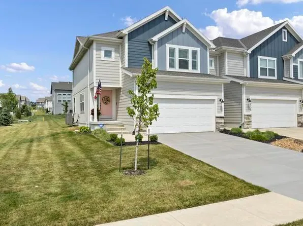 3726 SW Walsh Dr, Lees Summit, MO 64082