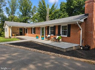 5290 Hillside Dr, Warrenton, VA 20187