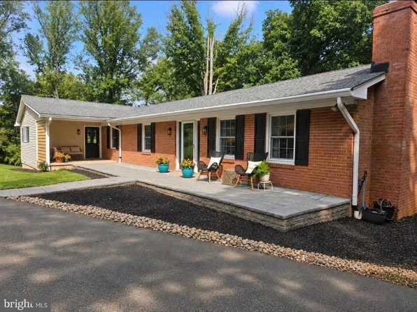 5290 Hillside Dr, Warrenton, VA 20187