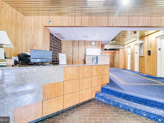 4th image of 801 N Pitt St APT 1507