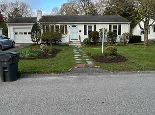 100 Longfellow Dr, Warwick, RI 02818