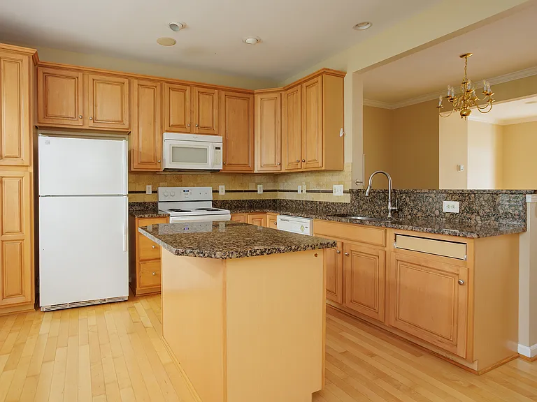 500 Monroe Point Dr — Photo 35