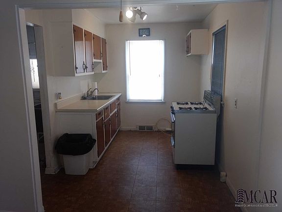 2nd image of 10610 Corning Ave