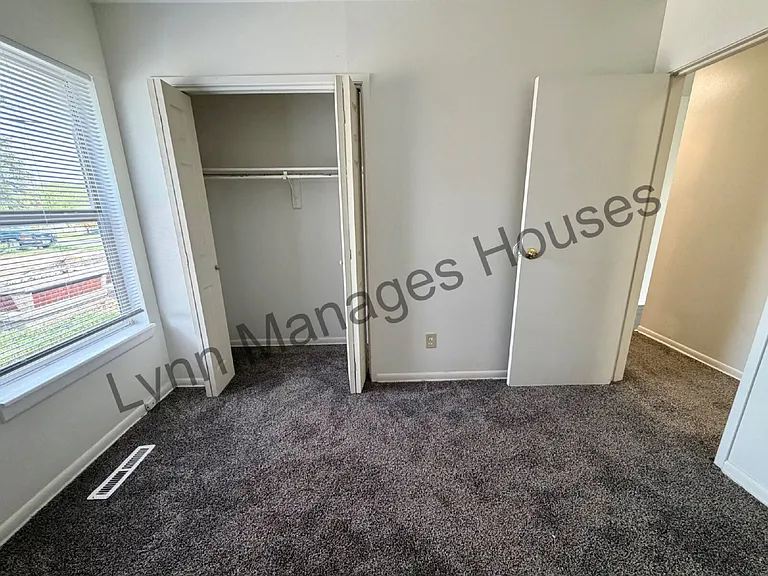 611 W 5th St — Photo 4