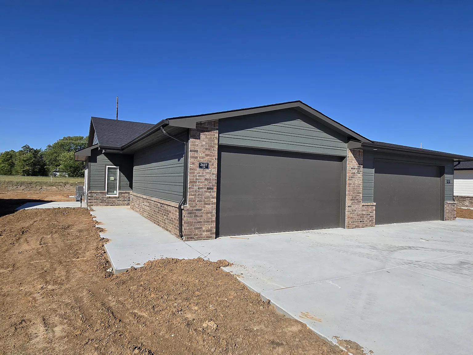 3 bed, 1225 sqft, $1,595 — Photo 1
