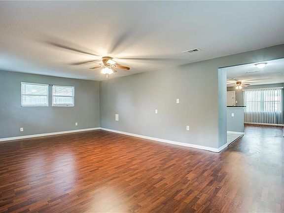 5th image of 3815 Emerald Dr
